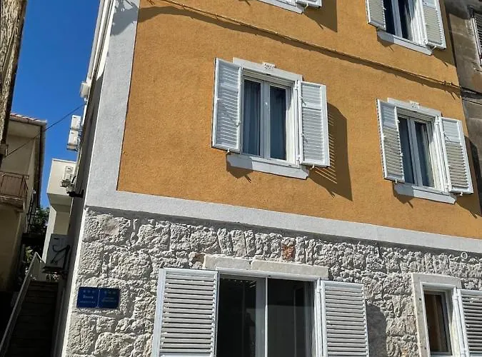 Ivan I Matej 아파트